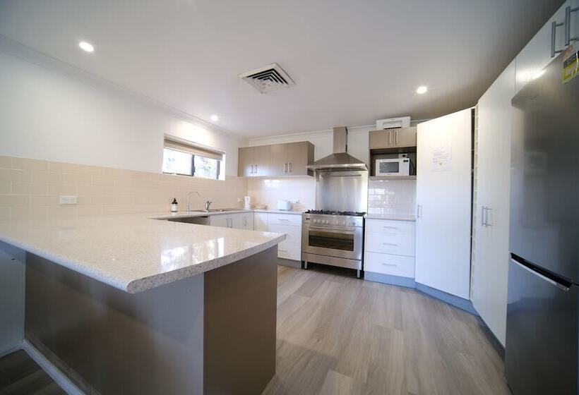 منتجع Lakeside Inn Illawarra