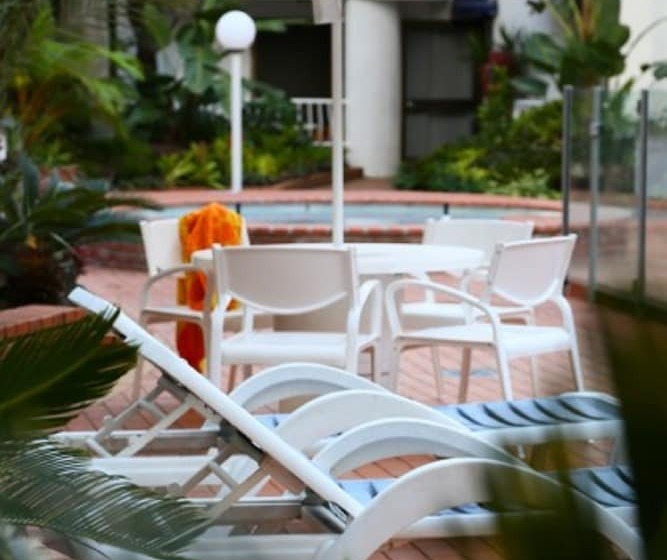 St Tropez Apartments