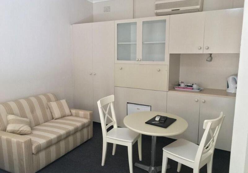 Town And Country Motel