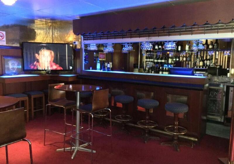 Town And Country Motel