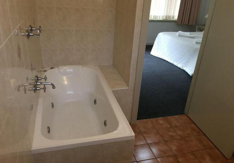 Town And Country Motel