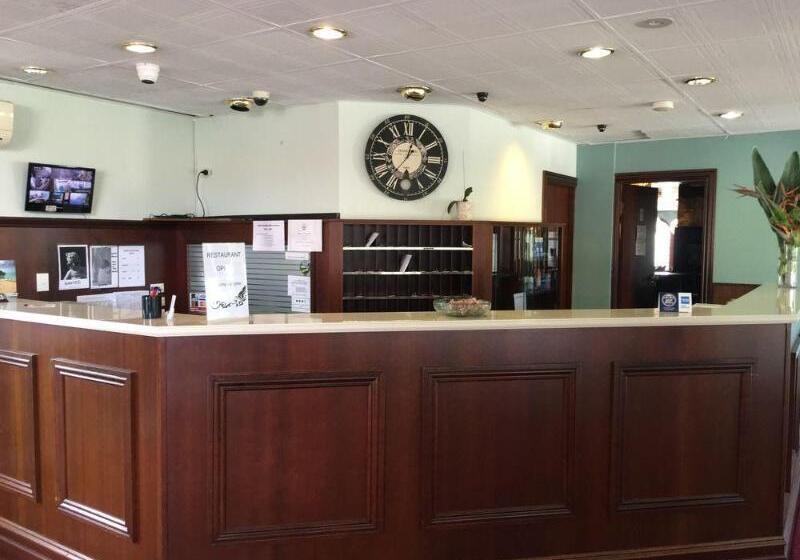 Town And Country Motel