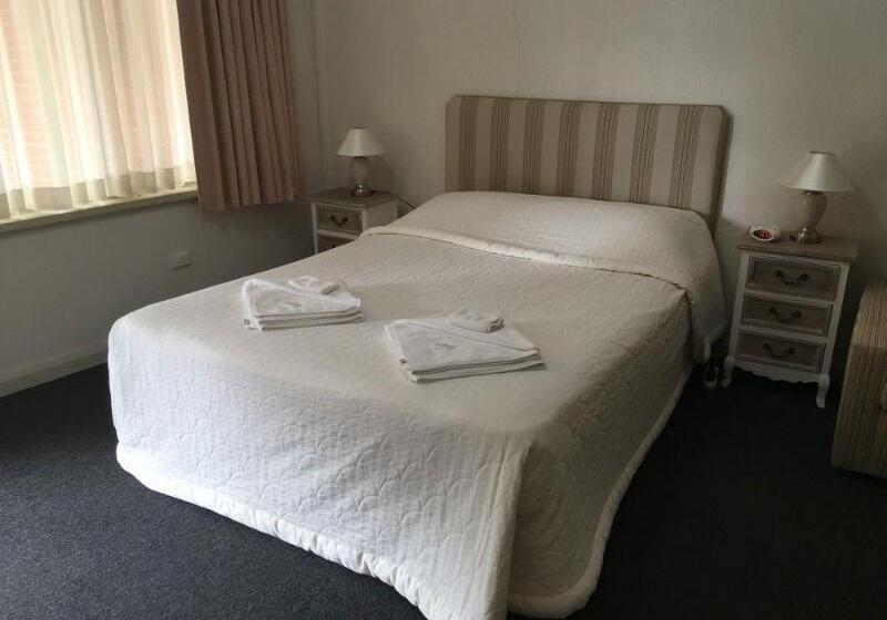 Town And Country Motel