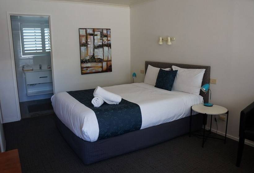 Waves Motel And Apartments