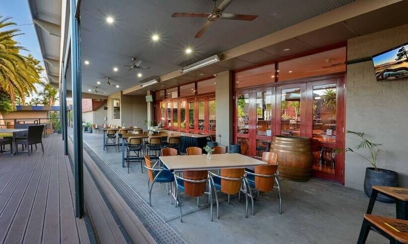 Westland Hotel Motel