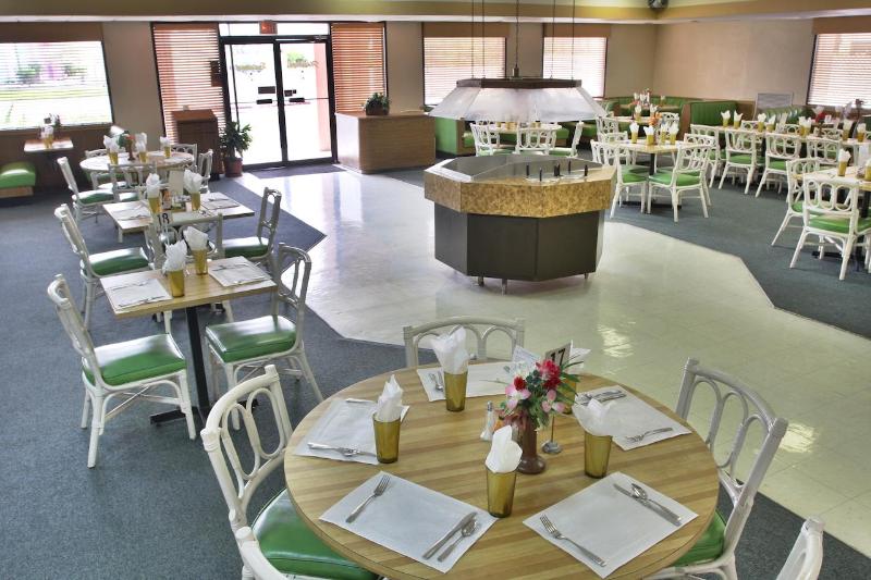 Castaways Resort And Suites