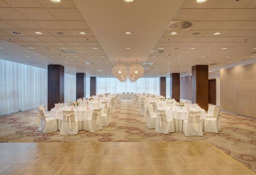 Doubletree By Hilton Hotel Kosice