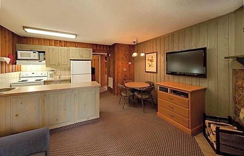 Douglas Fir Resort & Chalets