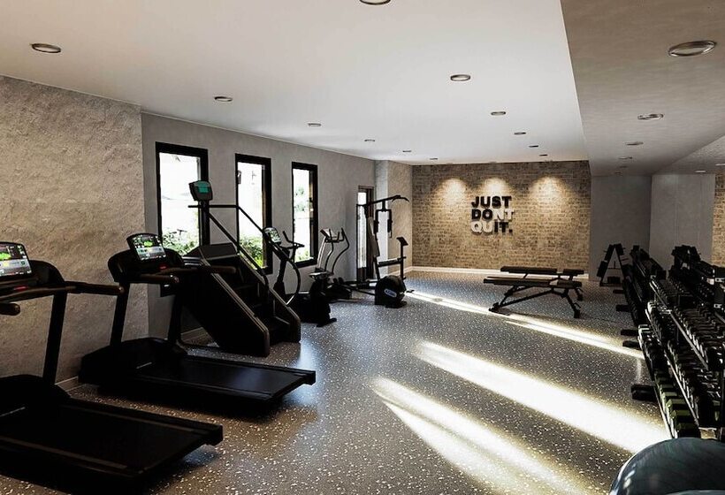 Fort George Hotel And Spa