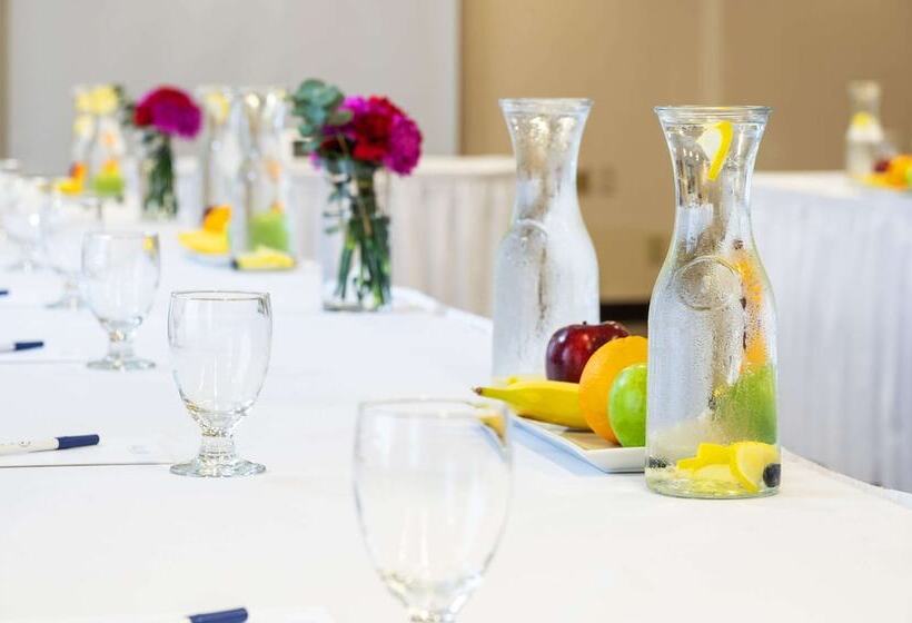 Allure Hotel & Conference Centre, Ascend Hotel Collection