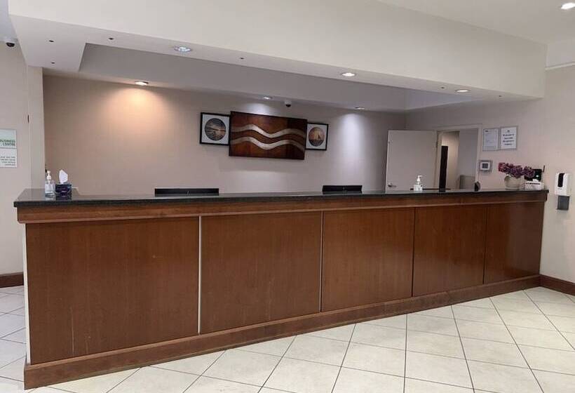 Отель Amenida Residences, Calgary