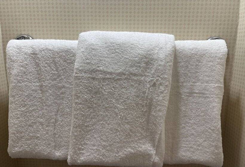 Отель Amenida Residences, Calgary