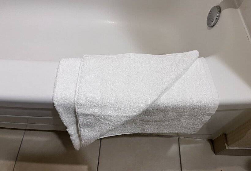 Отель Amenida Residences, Calgary