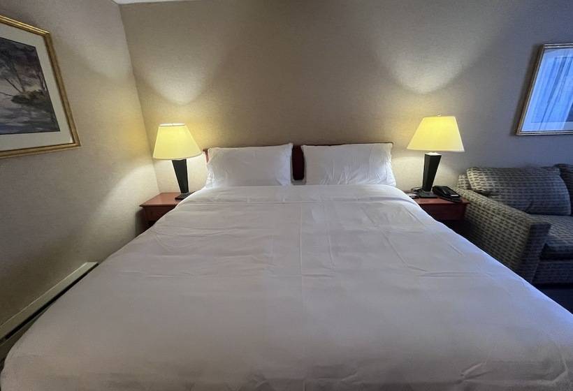 Отель Amenida Residences, Calgary