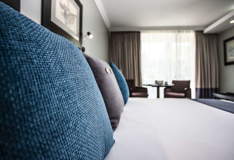 ホテル Avani Maseru