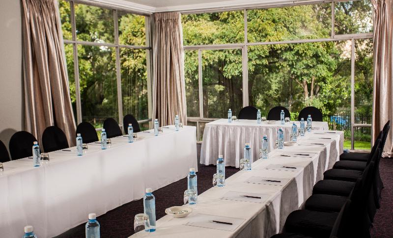 ホテル Avani Maseru