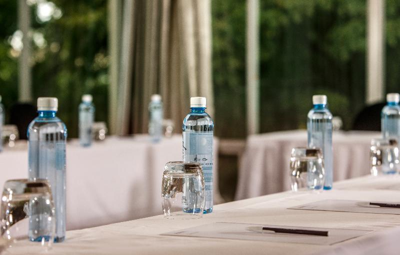 ホテル Avani Maseru