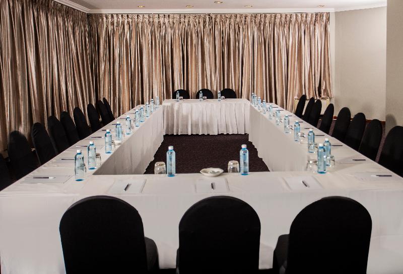 ホテル Avani Maseru