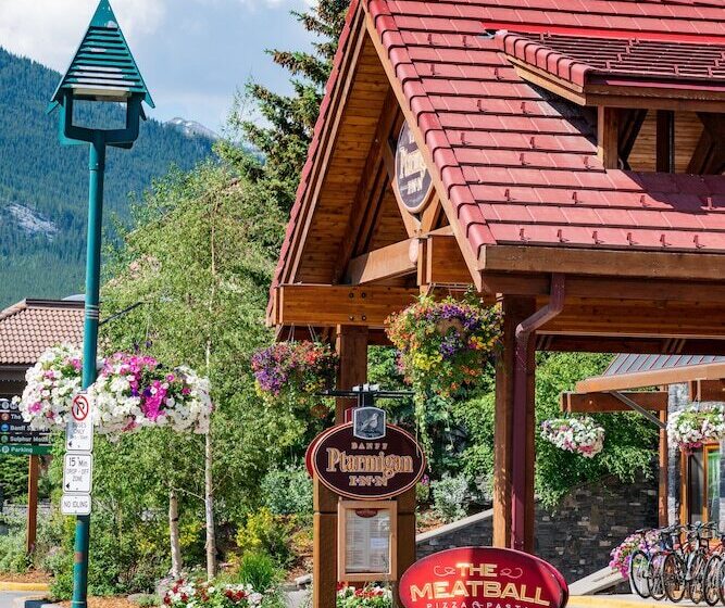 בית מלון כפרי Banff Ptarmigan Inn