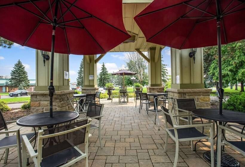 فندق Best Western Parkway Inn & Conference Centre