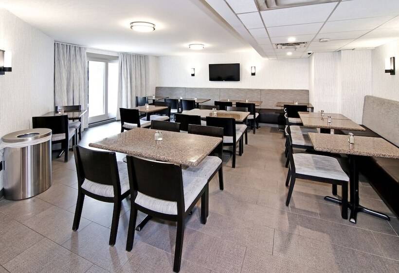 Отель Best Western Plus Banff International Lodge