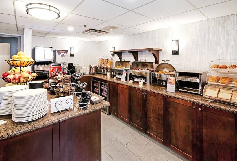 Отель Best Western Plus Banff International Lodge