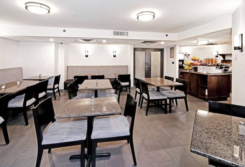 Отель Best Western Plus Banff International Lodge