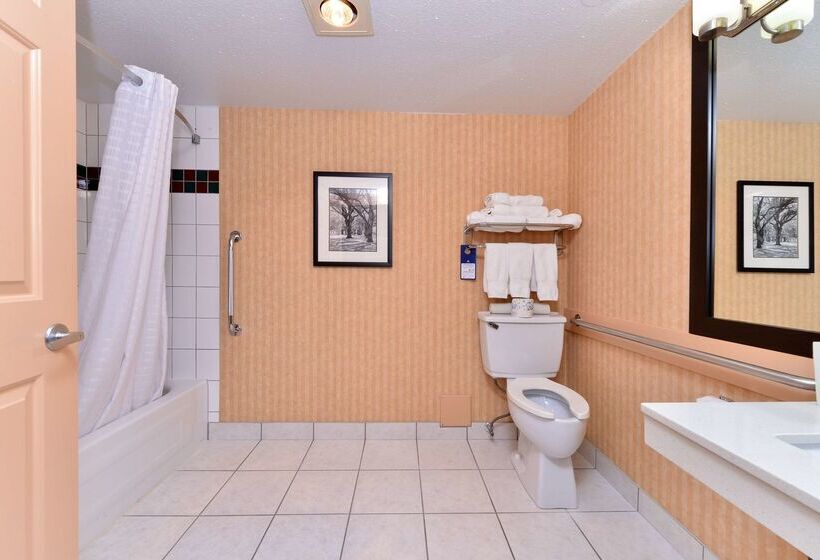 Отель Best Western Plus Regency Inn And Conference Centre