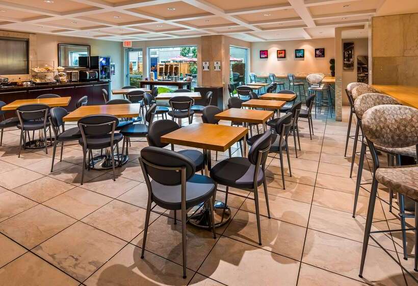 בית מלון כפרי Best Western Plus Regency Inn And Conference Centre