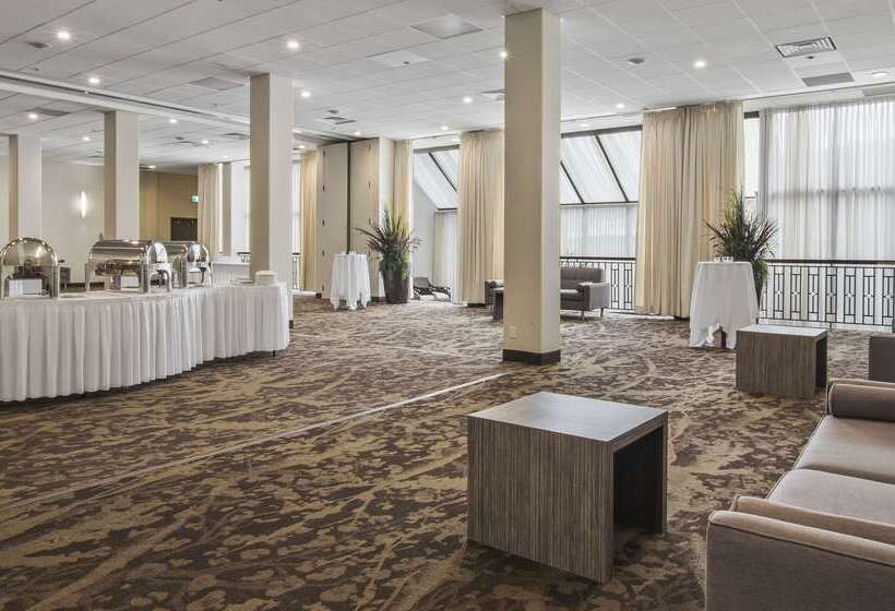 Best Western Premier Calgary Plaza Hotel & Conference Centre
