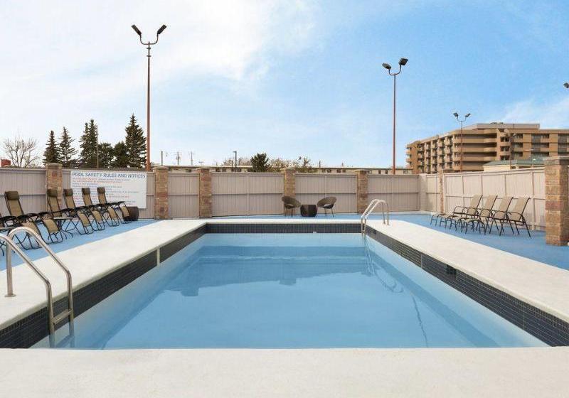 فندق Calgary North Thriftlodge