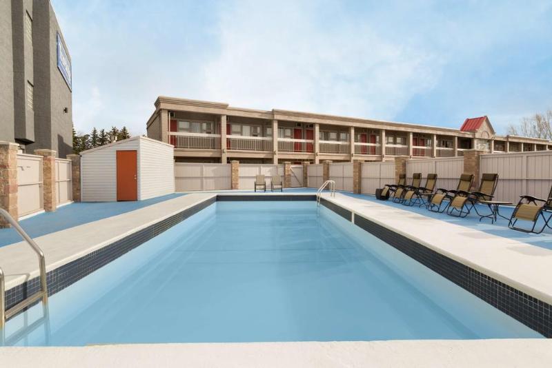 فندق Calgary North Thriftlodge