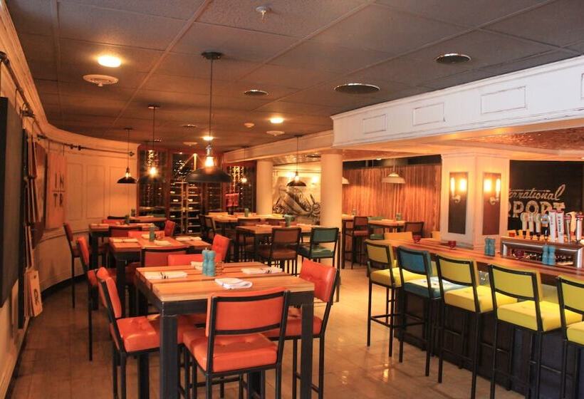 호텔 Chicoutimi, Affilié à Hyvi