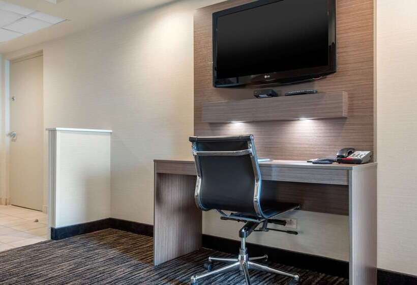 Clarion Hotel & Suites