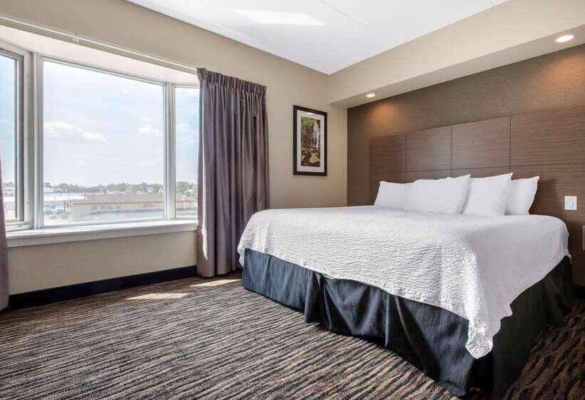 Clarion Hotel & Suites