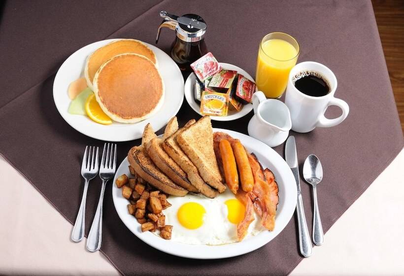 酒店 Claymore Inn And Suites