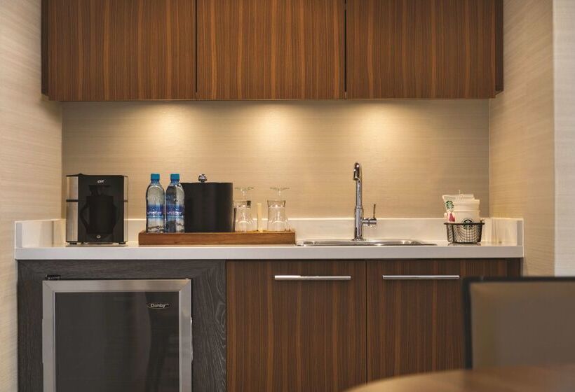 Coast Edmonton Plaza Hotel By Apa