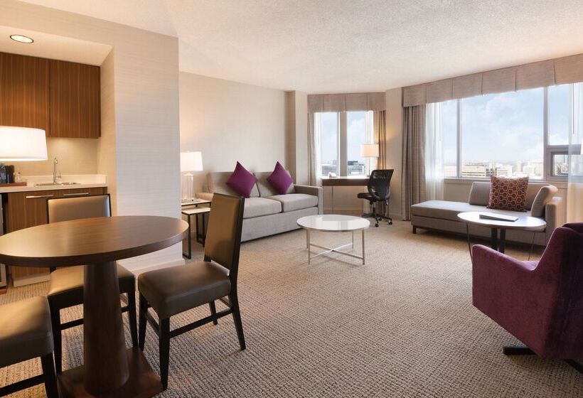 Coast Edmonton Plaza Hotel By Apa