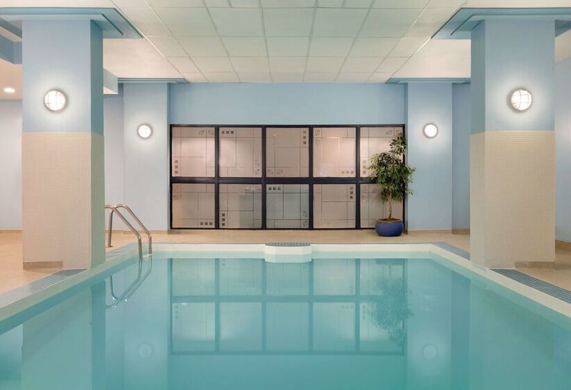 Coast Edmonton Plaza Hotel By Apa