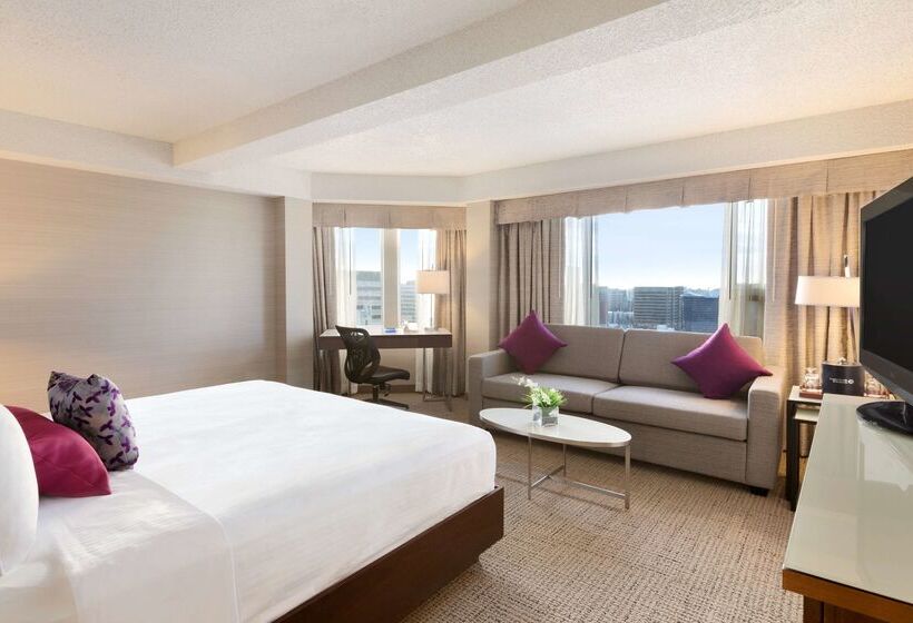 Coast Edmonton Plaza Hotel By Apa