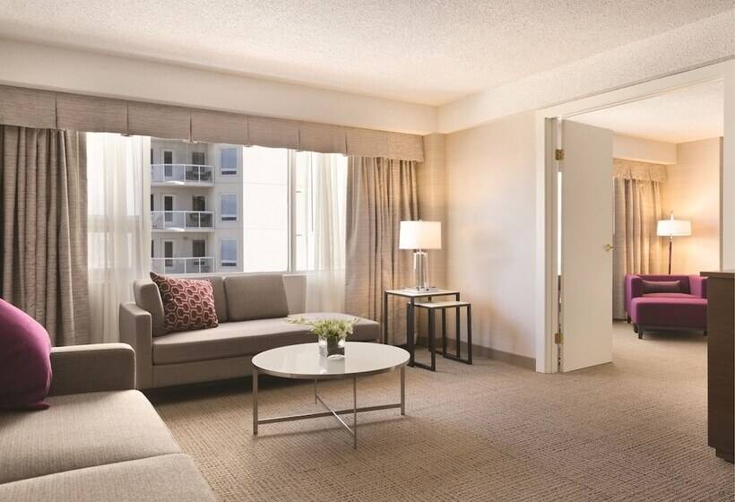 Coast Edmonton Plaza Hotel By Apa