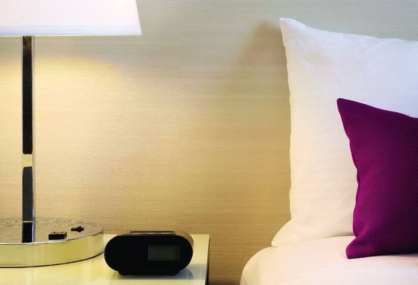 Coast Edmonton Plaza Hotel By Apa