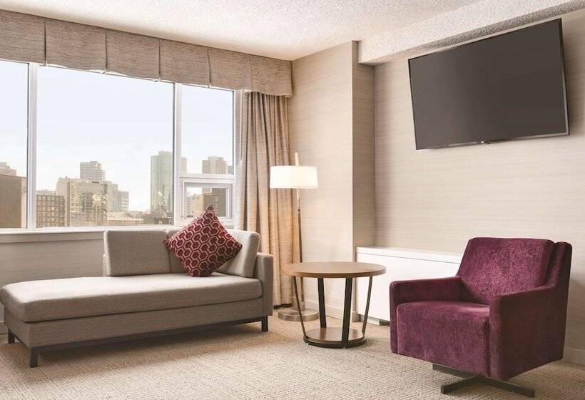 Coast Edmonton Plaza Hotel By Apa