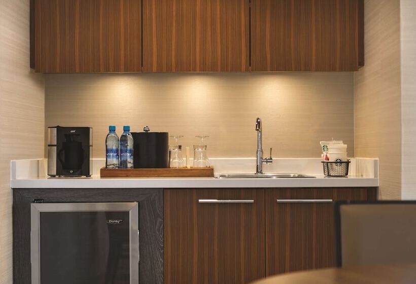 Coast Edmonton Plaza Hotel By Apa