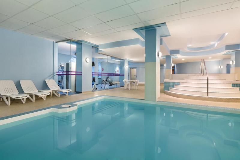 Coast Edmonton Plaza Hotel By Apa