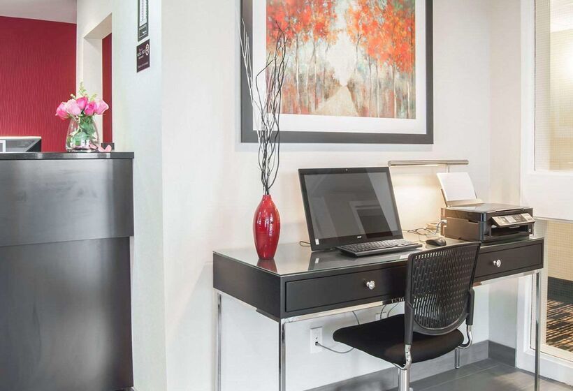 בית מלון כפרי Comfort Inn