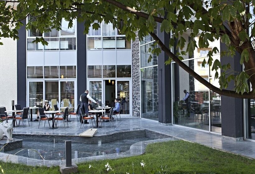 فندق Continental