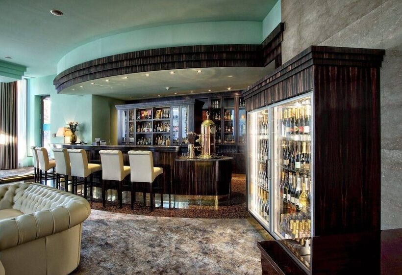 فندق Continental