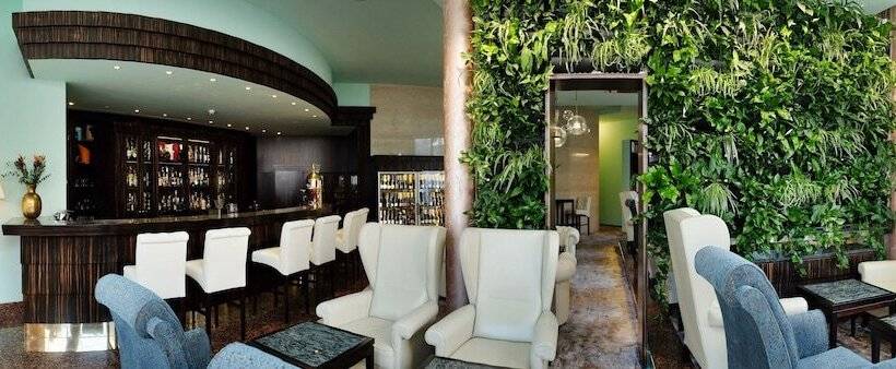 فندق Continental