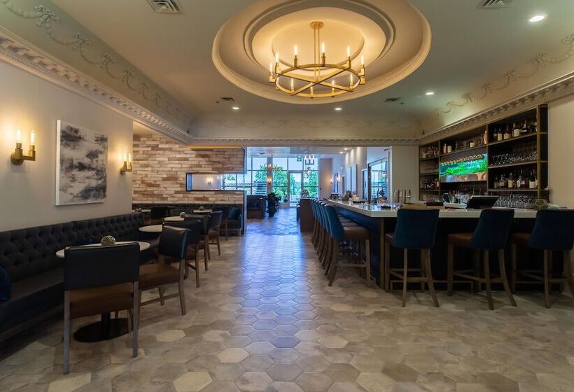 호텔 Crowne Plaza Fredericton Lord Beaverbrook, An Ihg